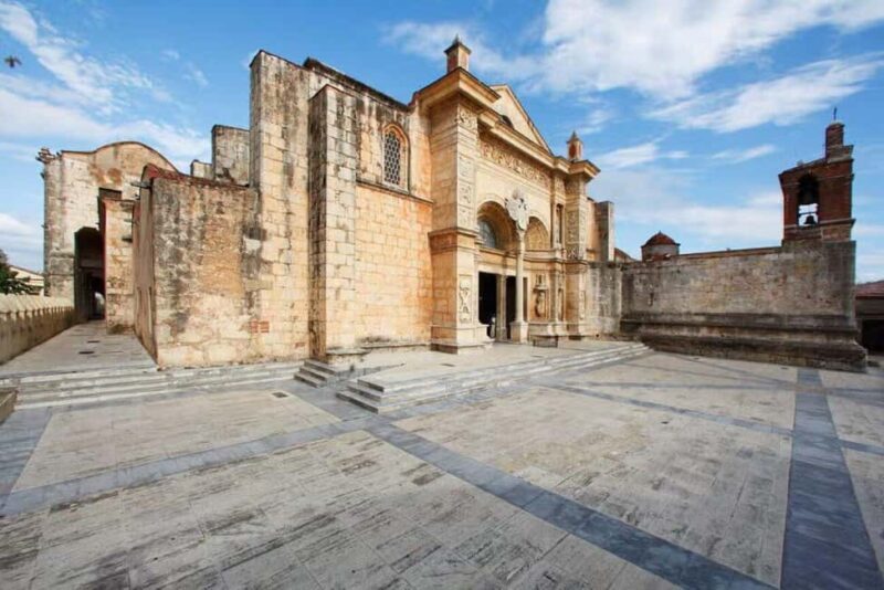 Colonial Zone: Historical Tour with a visit to the Columbus Lighthouse and Tres Ojos Park - Columbus Lighthouse: A Monument of Grandeur
