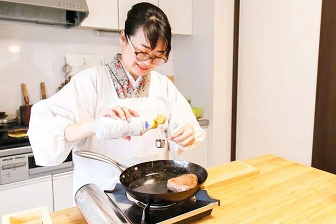Colorful Sushi Making Class in Osaka - Meeting and Starting Out