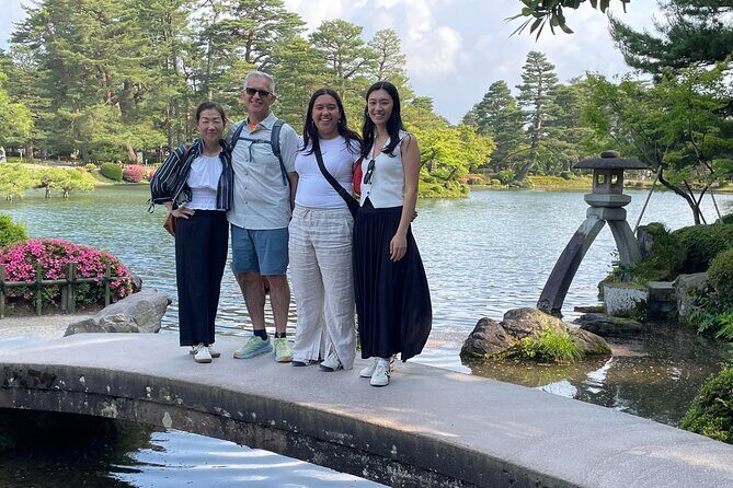 Colors of Kanazawa (Traditional Crafts and Gardens) - The Guides and Their Impact