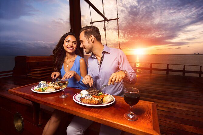 Columbus Romantic Dinner in Cancún - A Close Look at the Experience