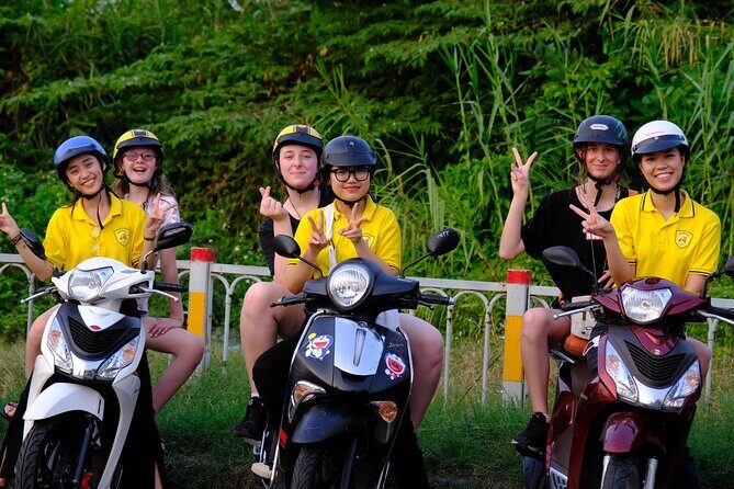 Combo Saigon Sightseeing + Foodies By Day (Private Tour) - Food and drink: a true taste of Vietnam