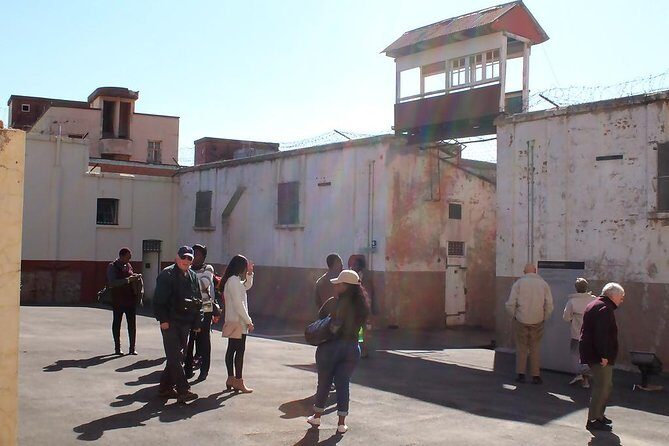 Constitutional Hill and Apartheid Museum Tour from Johannesburg - Key Points