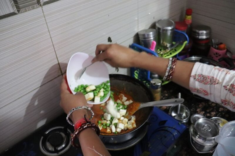 Cooking class and dinner with Rekha family with full meals - FAQ