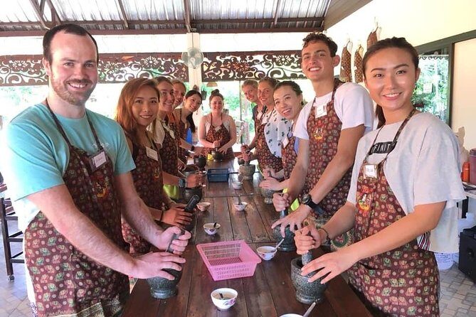 Cooking Morning Class Chiang Mai Visit Organic Garden and Market - Who Should Consider This Experience?