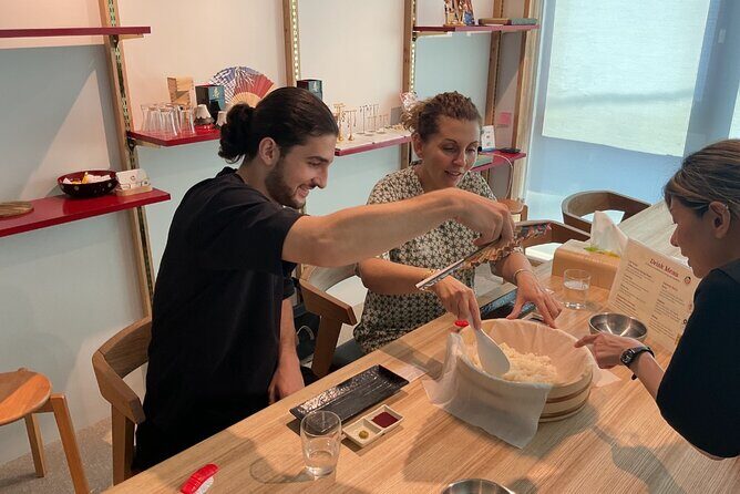 Cozy Tokyo Class: Ramen, Sushi, Sake Pairing & Cultural Exchange - Why the Small Group Matters