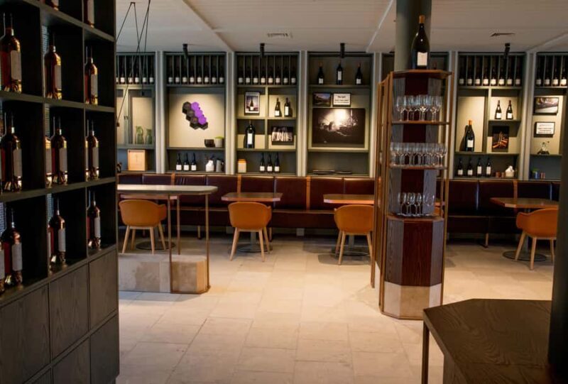 Craggy Range Deluxe, x2 winery tastings + Te Mata Peak - Key Points
