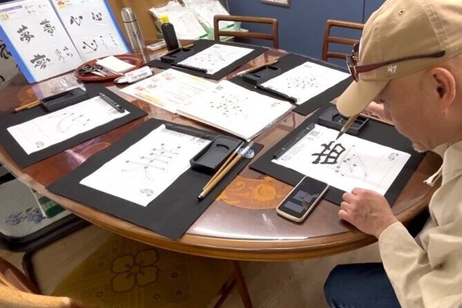 Creative experienceDrawing Kanji and Creating Souvenirs - Key Points