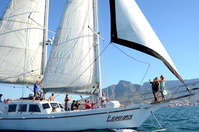 Cruise and Dine Dinner / Cape Town: Sunset Champagne Cruise and 3-Course Dinner - FAQ
