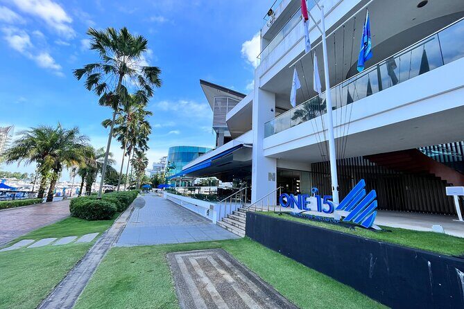 Cruise and Dining Adventure in Tropical Paradise of Singapore - An In-Depth Look at the Experience