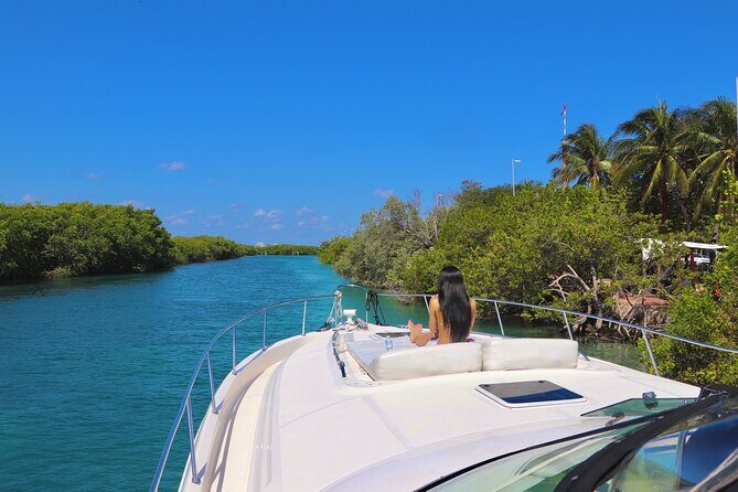 Cruise in Style on our 48 Foot Yacht in Cancun for 15 People - FAQ