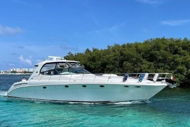 Cruise in style on our 60-foot yacht in Cancun for 20 people - Key Points