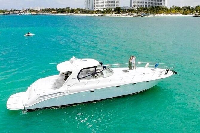 Cruise in style on our 60-foot yacht in Cancun for 20 people - The Experience of Cruising Cancun’s Waters