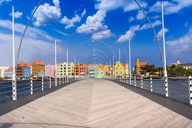 Cultural and Historical Audio guided walking tour Tour of Otrobanda, Willemstad - Stop 3: Queen Emma Bridge