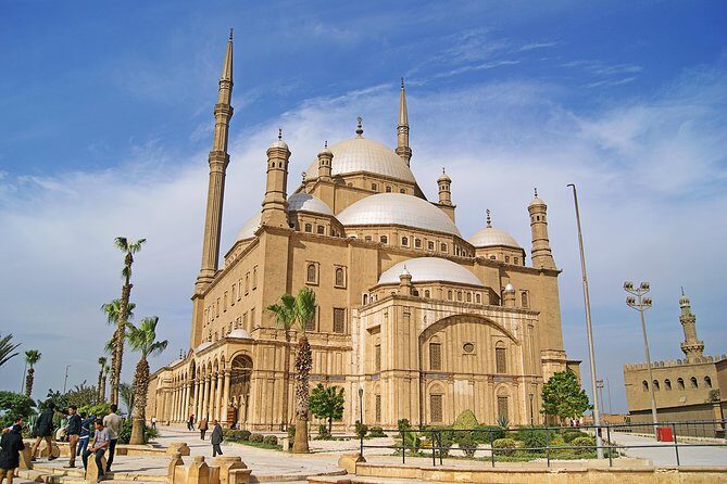 Cultural Experience to Discover Coptic and Islamic Cairo With Qualified Guide - Who Should Consider This Tour