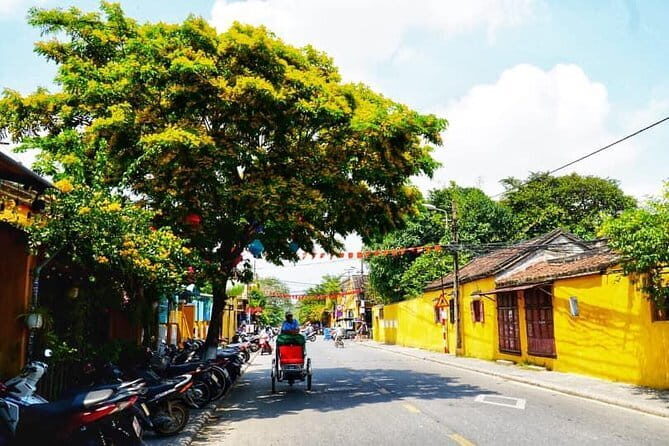 Da Nang Airport Arrival Or Departure By Private Car Transfers - Who Should Consider This Service?
