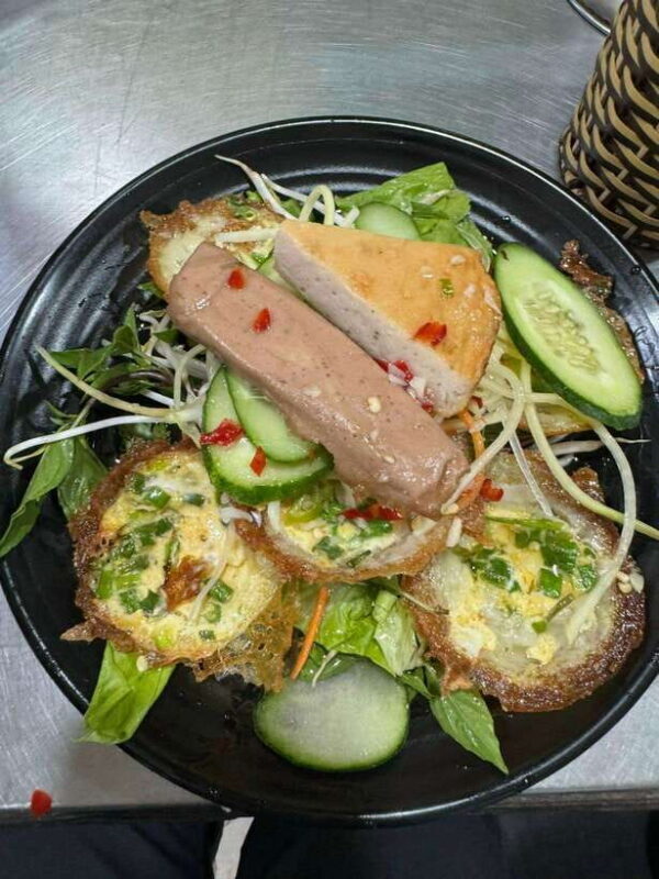 Da Nang City Street Food Tour With Live Music Tien Sa Show - Who Should Consider This Tour?