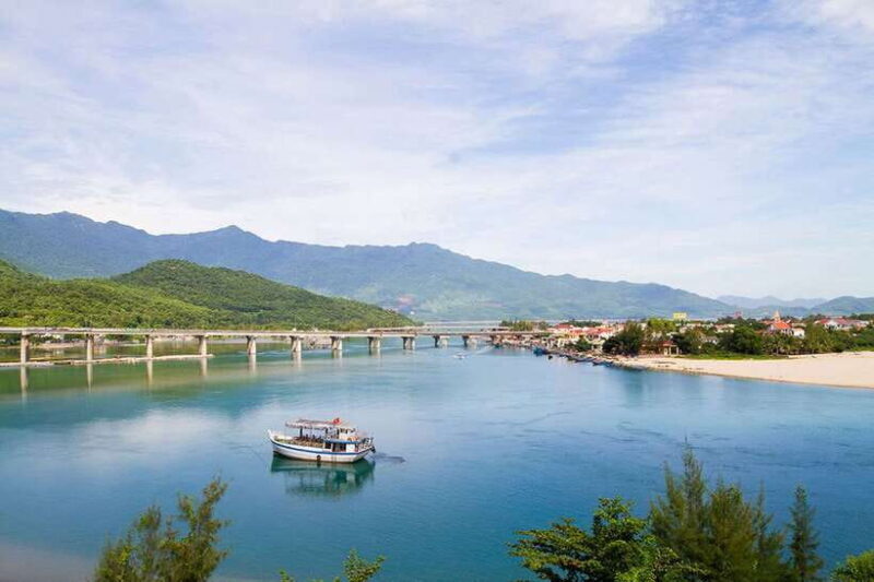 Da Nang : Private Car to Hue with Multi Sightseeing Stops - FAQs