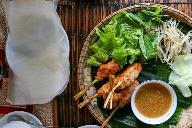 Da Nang: Seafood dinner, night market, sightseeing by night - What We Think: Value & Experience