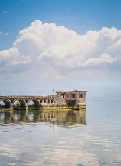 Dali Day Tour: Scenic Lakes, Bai Heritage & Tie-Dye Workshop - Wandering Dali Old Town and Creating Tie-Dye Art