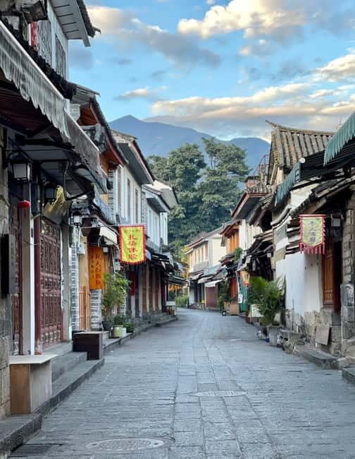 Dali Day Tour: Scenic Lakes, Bai Heritage & Tie-Dye Workshop - Visiting the Three Pagodas and Chongsheng Temple