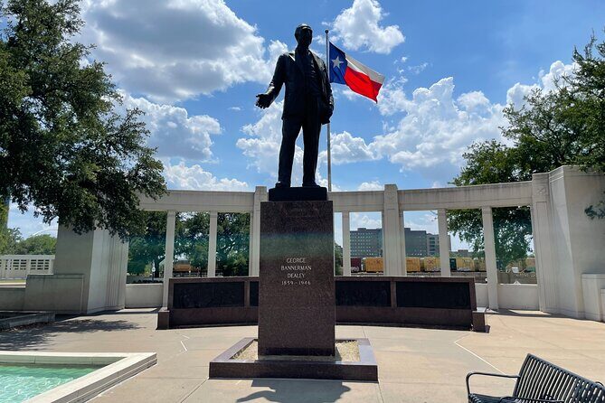 Dallas in Wonderland: A Self-Guided Walking Tour of Dallas - Key Points