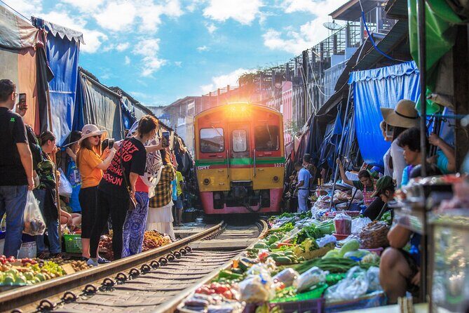 Damnoen Saduak Floating Market & Maeklong Railway From Bangkok - Introduction: What You Can Expect