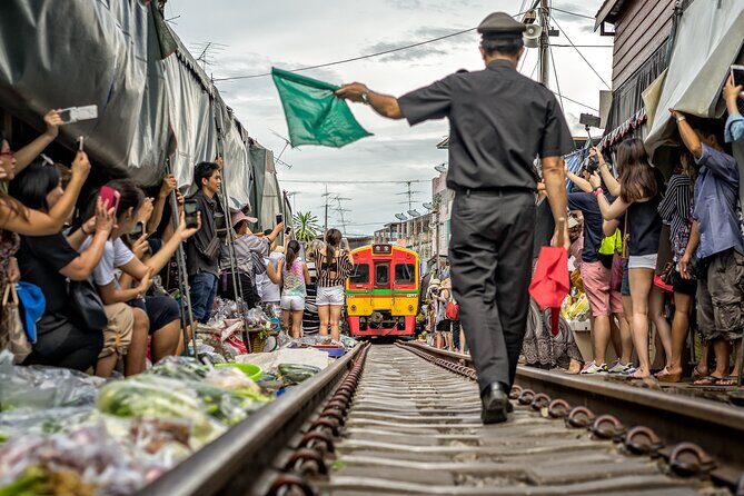 Damnoen Saduak Floating Market & Maeklong Railway From Bangkok - Practical Tips for Travelers