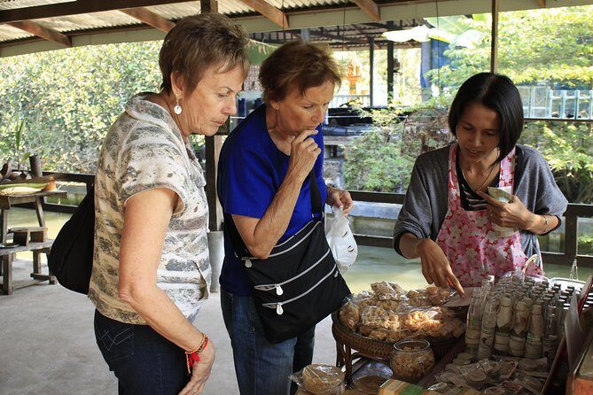 Damnoen Saduak Floating Market Small Group Tour - Frequently Asked Questions