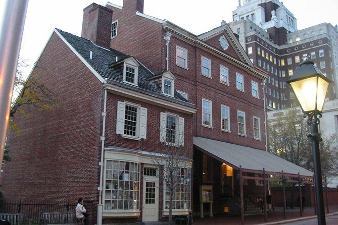 Dark Philly Adult Night Tour - The Experience: Group Dynamics & Atmosphere
