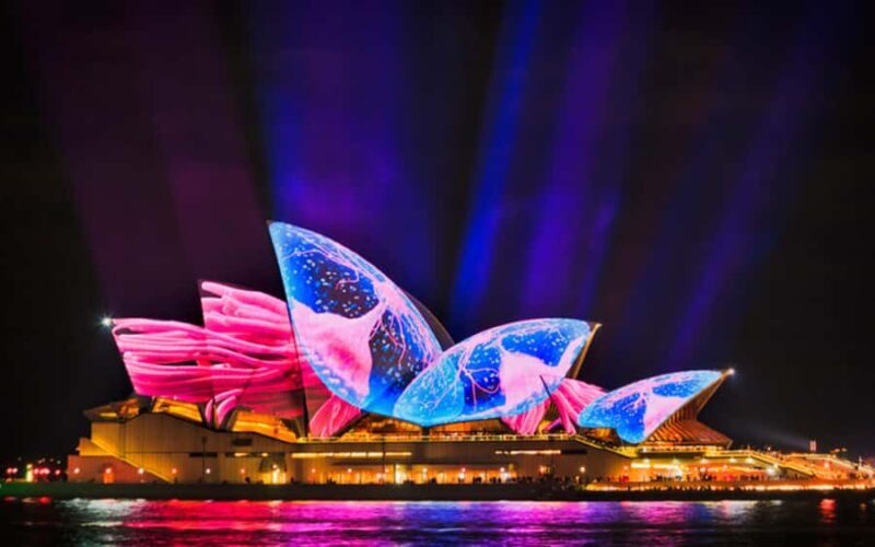 Darling Harbour: Slow Jet Boat Cruise Vivid Sydney - How the Experience Compares