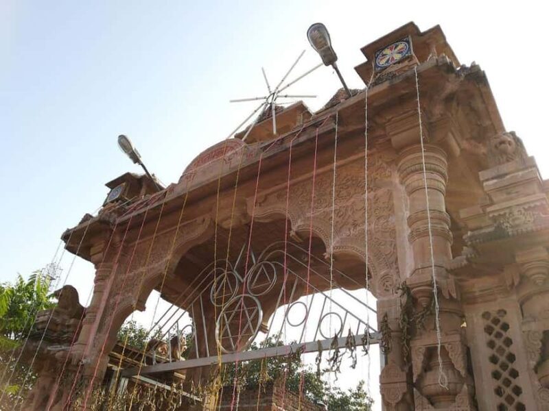 Datia: Bir Singh Palace, Peetambara Peeth & Sonagiri Tour - Key Points