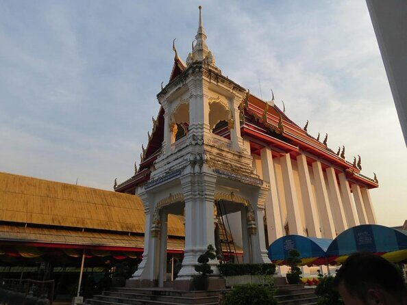 Day Biking Tour to Koh Rattanakosin from Bangkok - Discovering Bangkok on Two Wheels: A Detailed Review of the Day Biking Tour to Koh Rattanakosin