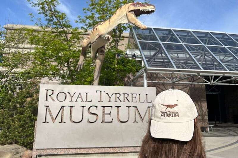 Day of Dinosaurs and Hoodoos From Calgary to the Badlands - Who Will Love This Tour?