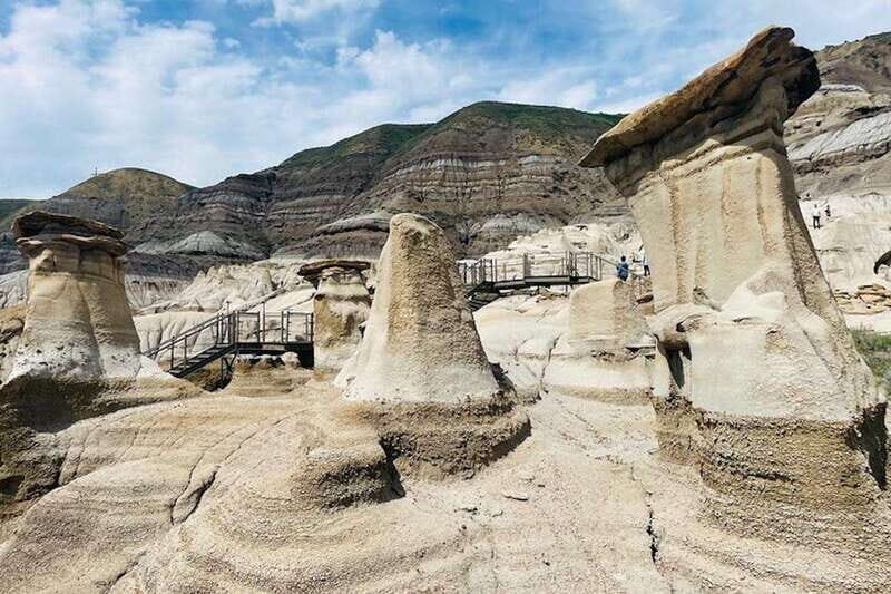 Day of Dinosaurs and Hoodoos From Calgary to the Badlands - FAQs
