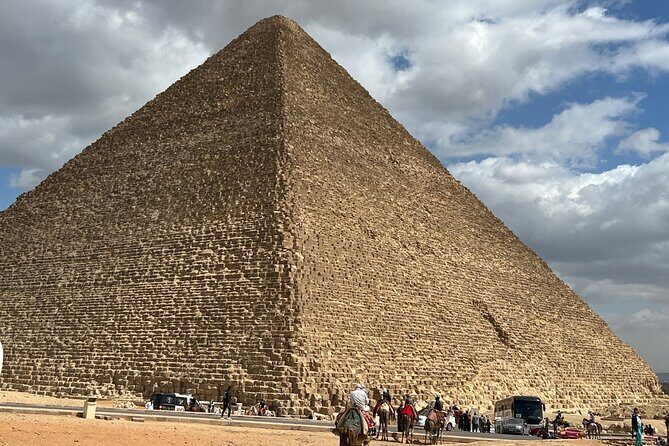 Day Tour to Giza Pyramids And Sphinx with food included - FAQ