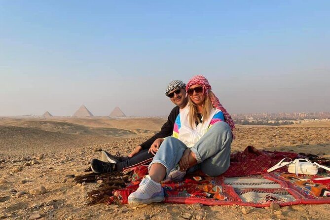 Day Tour To Giza Pyramids & Egyptian Museum & Khan El Khalili Bazaar - Exploring Khafre’s Pyramid and the Sphinx