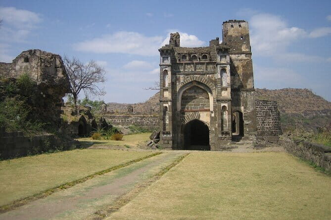 Day Trip to Ellora Caves & Daulatabad Fort (Guided Tour by Car from Aurangabad) - Who Is This Tour Best For?