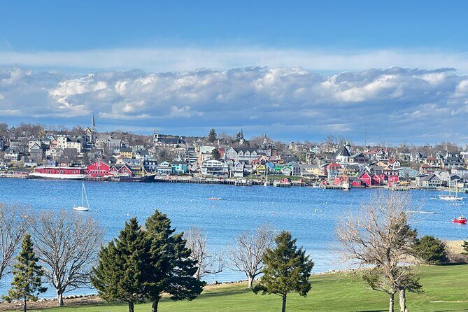 Day Trip to Lunenburg, Mahone Bay and Peggy's Cove from Halifax - FAQ