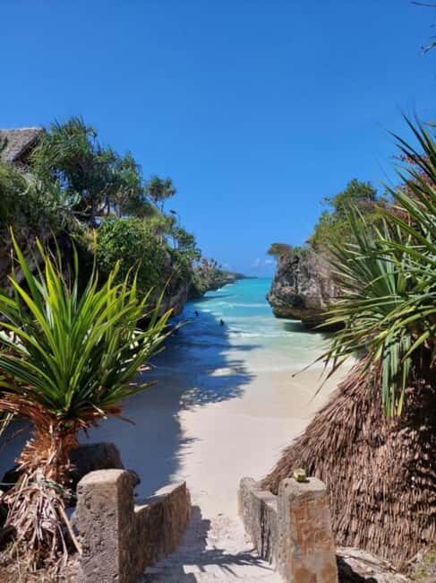 Day trip to the Rock Restaurant & relax on mtende beach - Who Should Consider This Tour?
