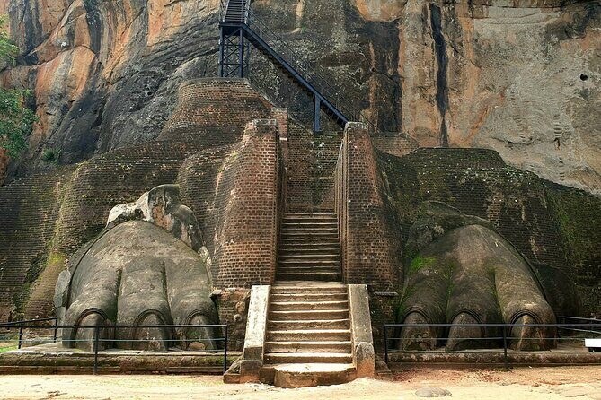 Day Trips from Kandy to Sigiriya with Village Experiences - The Itinerary in Detail: What to Expect