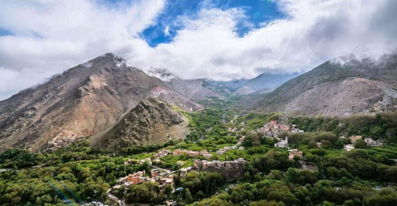 Day Trips Through atlas mountains and 3 valleys & lunch - Key Points