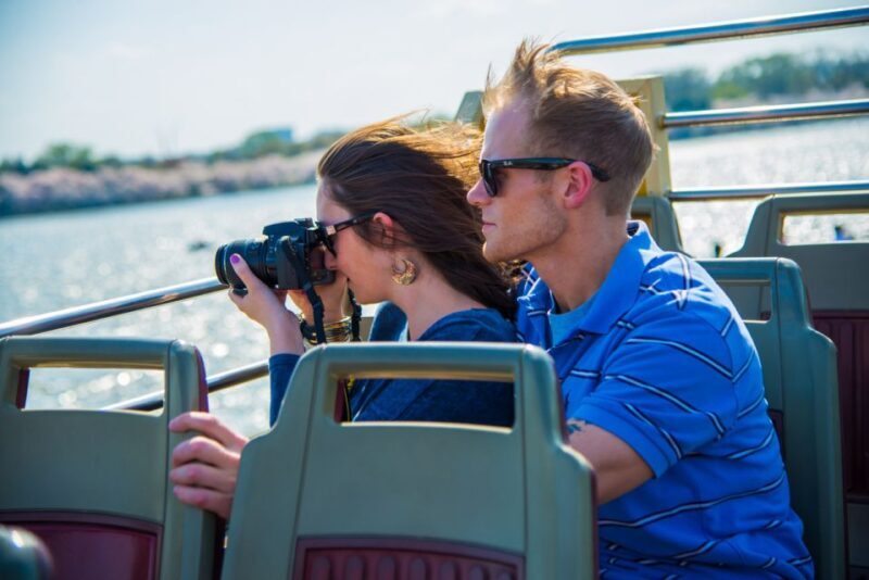 DC: Hop-On Hop-Off with 17 Stops plus Arlington Walking Tour - Exploring the Route and Stops