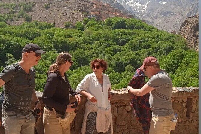 De Marrakech: Visite des montagnes de l'Atlas avec un guide - Introduction: A Guided Escape into the Atlas Mountains