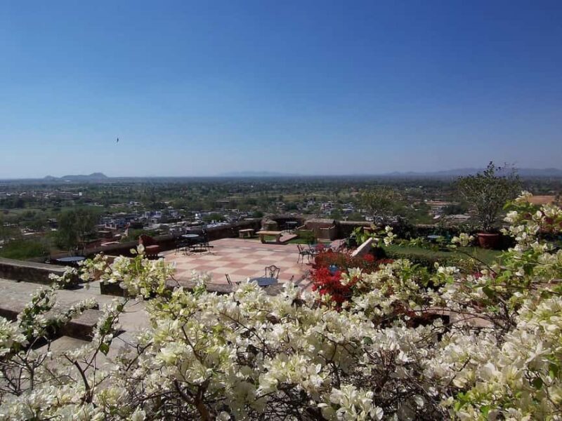 Delhi: 15th Century Neemrana Fort - Car, Guide, Lunch - Key Points