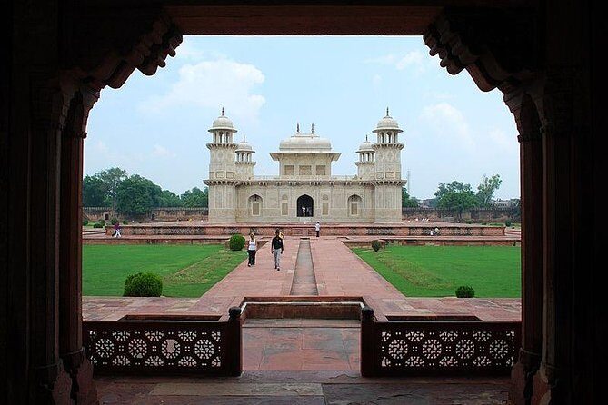 Delhi Agra Delhi: Round Trip By Gatimaan Express Train - The Journey Begins: Delhi to Agra by Gatimaan Express