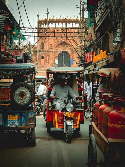 Delhi: Full-Day New & Old Delhi Tour with German Guide - Who Will Love This Experience?