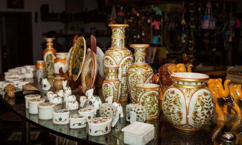 Delhi: Half day Shopping tour with guide by car. - Key Points