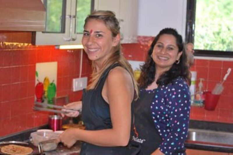 Delhi: Luxury Indian Cooking Class with Market Tour - Key Points