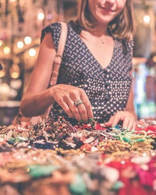 Delhi: Private Half-Day Shopping Tour with Guide & Transfers - Food and Rest Stops