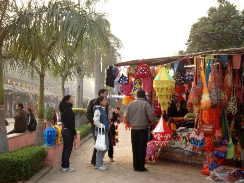 Delhi: Private Half-Day Shopping Tour with Transfer - Authentic Experiences that Travelers Love